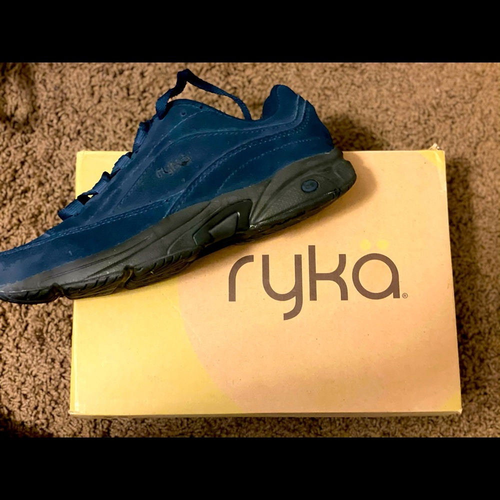 Ryka size 9 shoes.